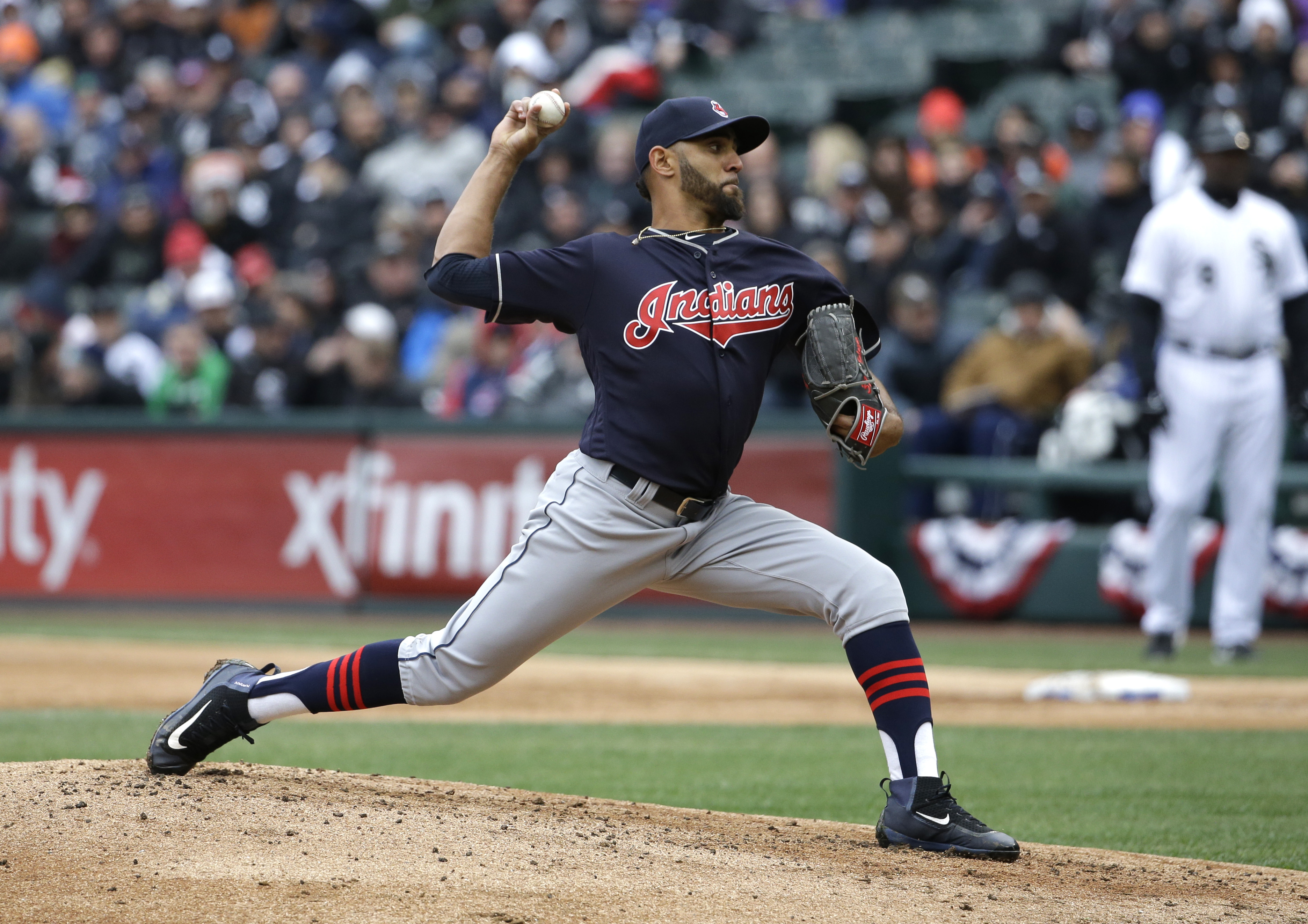 Salazar dominates on mound, Indians pound White Sox 7-1